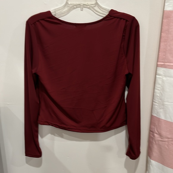 Polyester & Spandex blouse - Picture 2 of 2